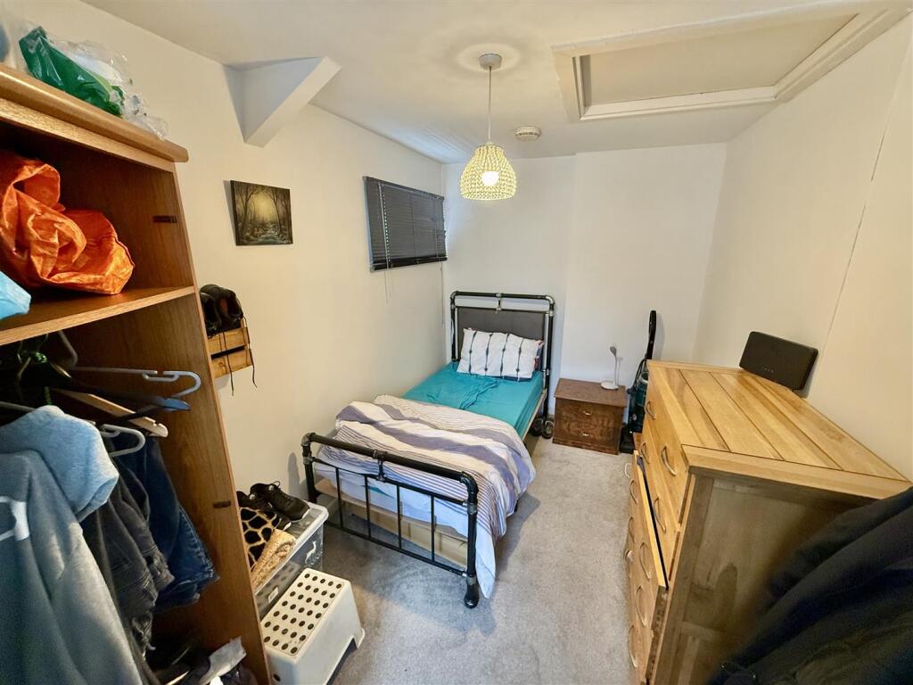 Bedroom.JPG