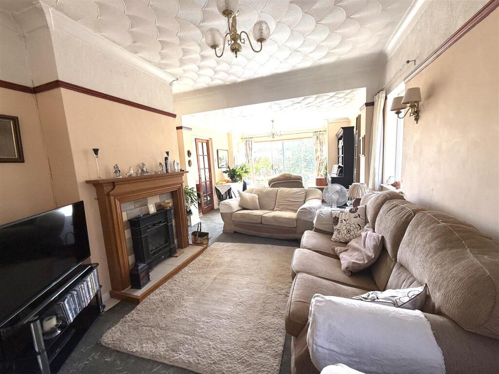 52 hag lounge 3.jpeg