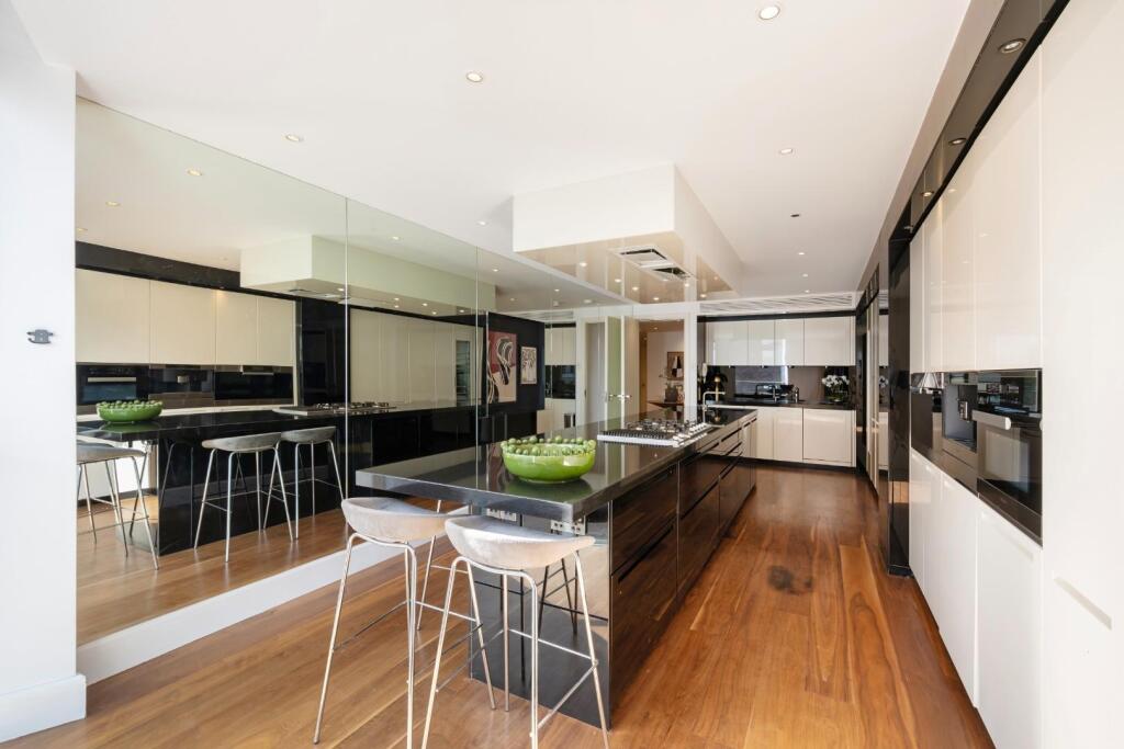 Flat 64-66 Riverside One Hi-38.jpg