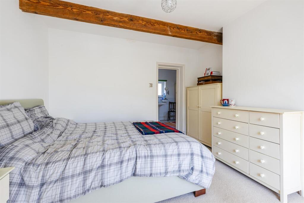 A17 - 9 Broad Park, Dartmouth - 250924.jpg
