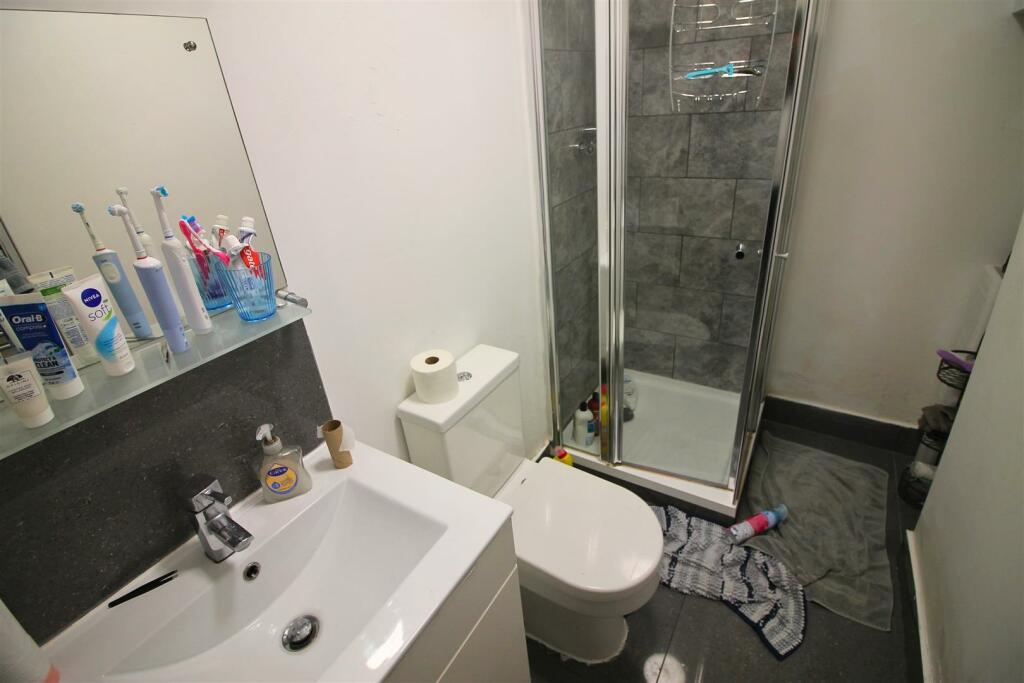 20HPT- Bathroom 2.jpg