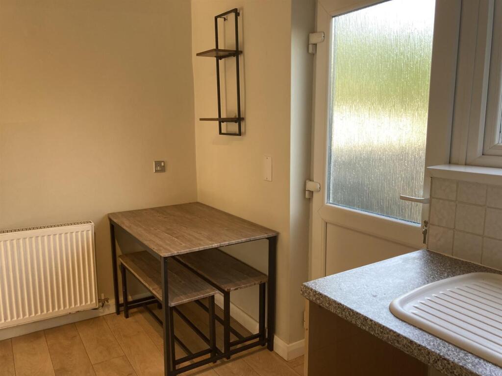 Kitchen 2.jpg