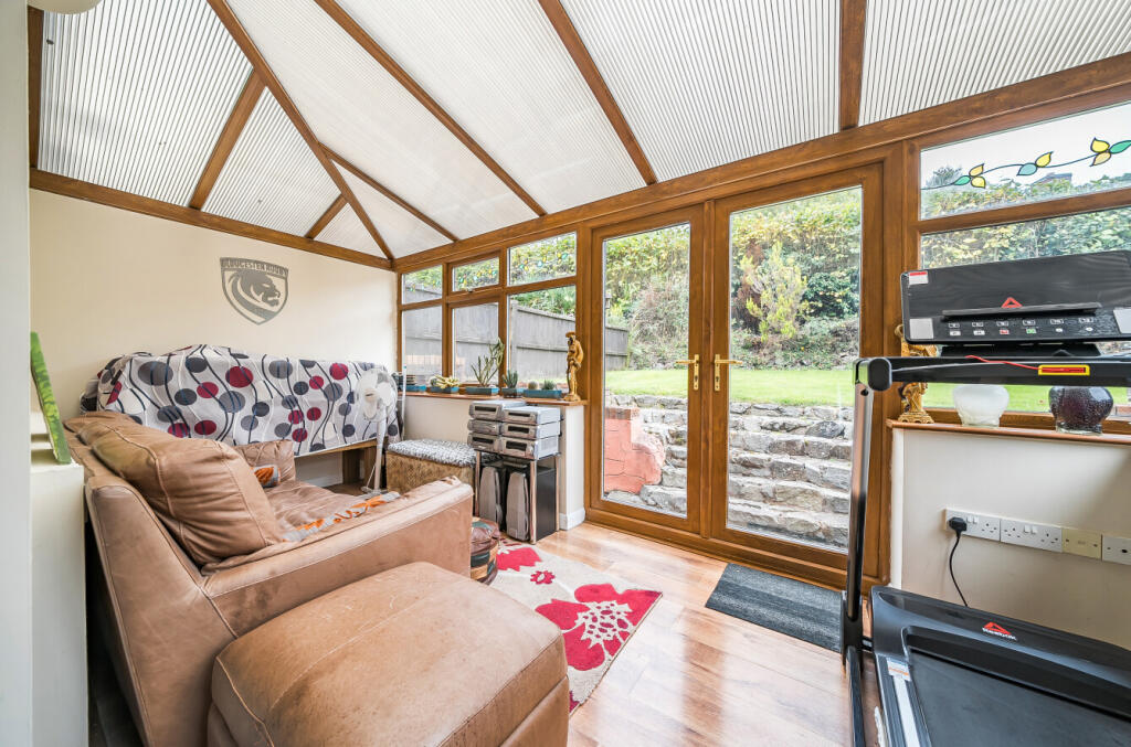 1369821-12-68efcc...