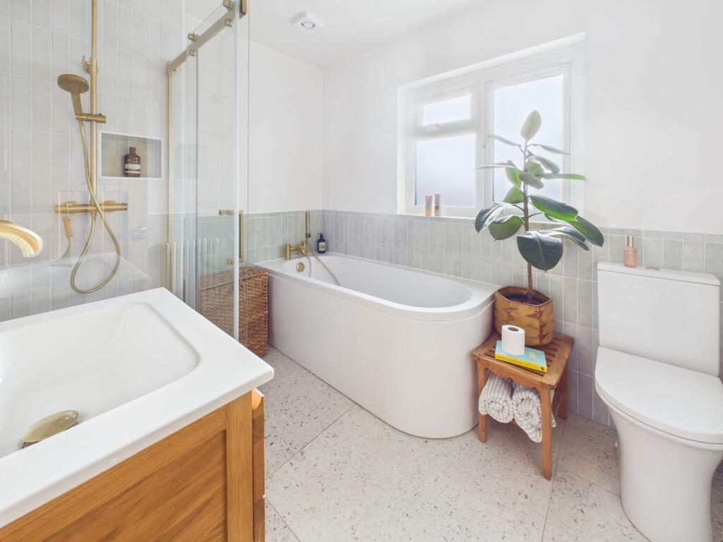 Bath/Shower Room