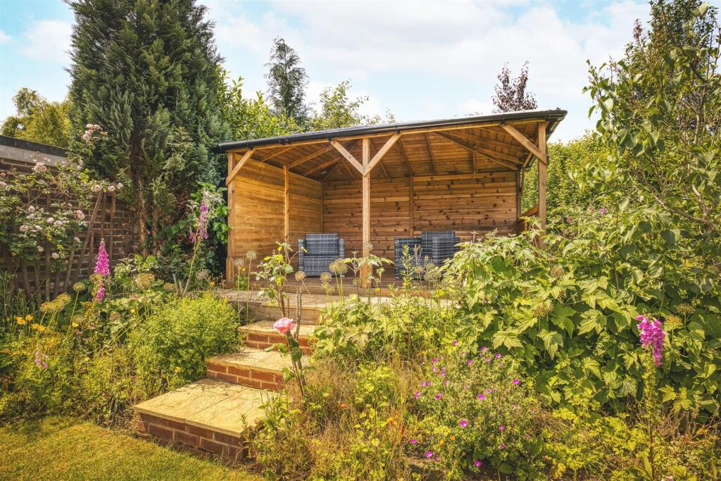 pergola.jpg