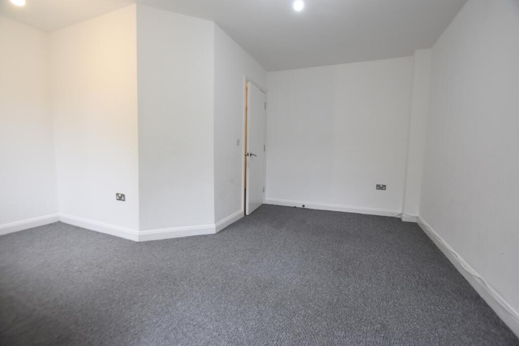 36 Radstock Crescent lounge 4