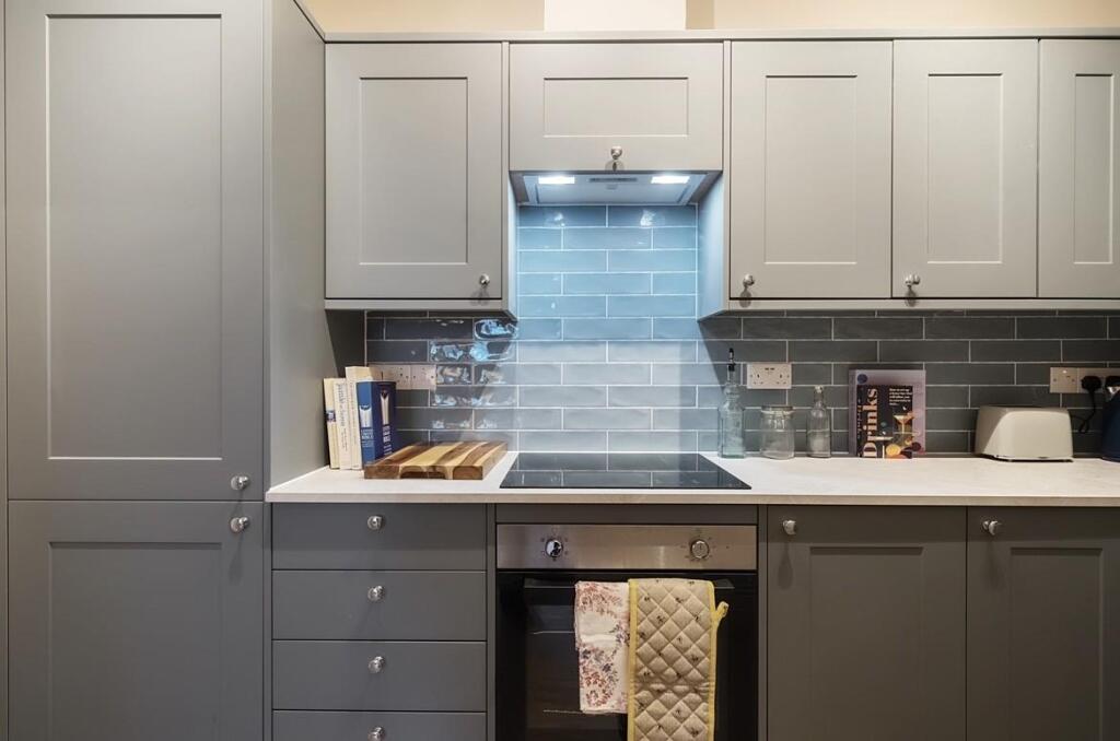 FLAT 4 KITCHEN.jpg