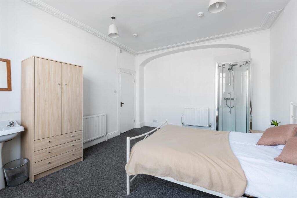 10 St Peters Terrace-5.jpg