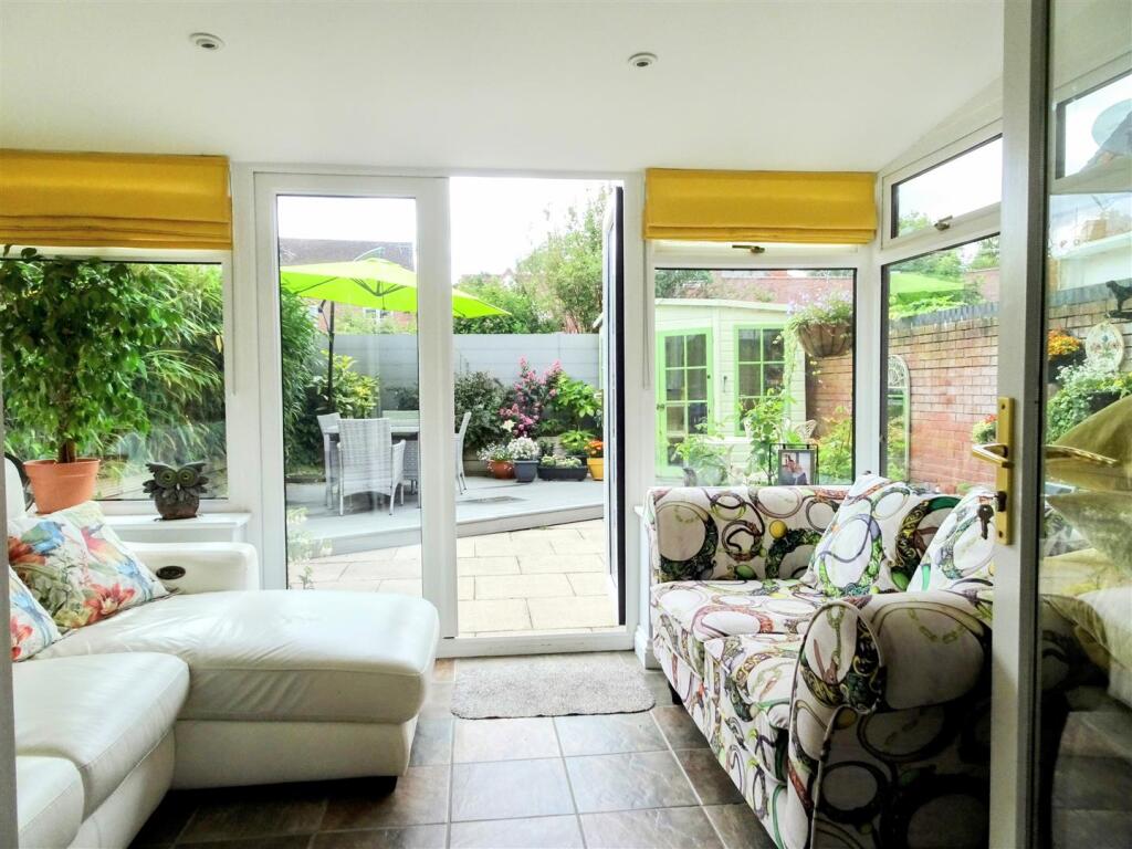 garden room into garden