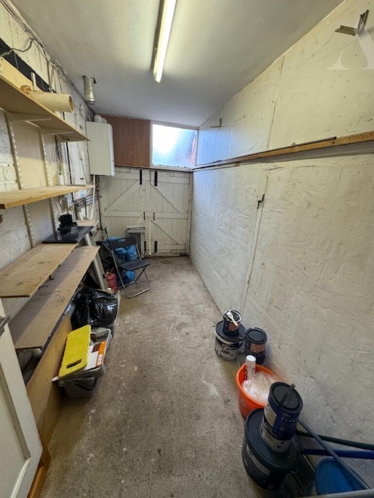 62 Sandhurst Avenue - side garage