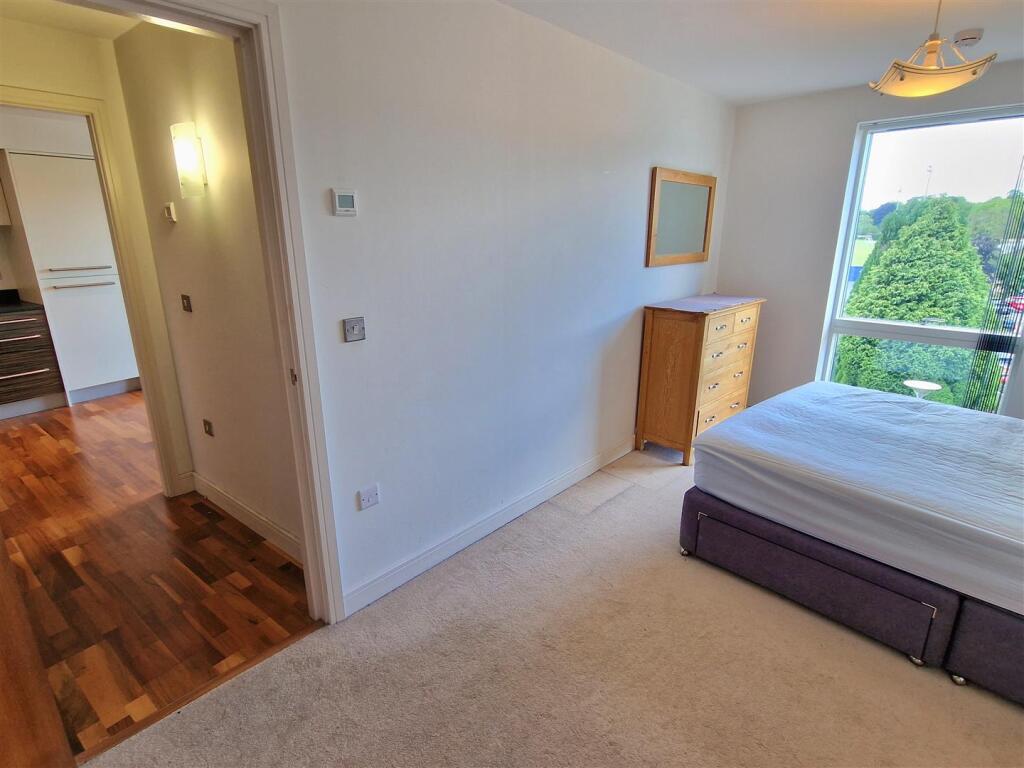 Bedroom/Hallway
