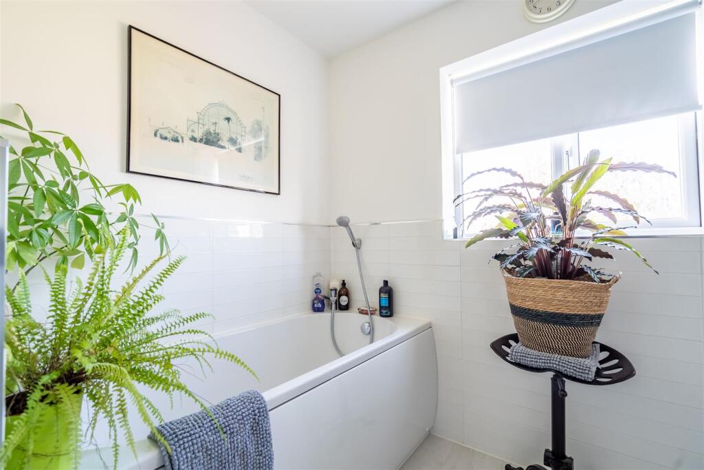Bathroom i.jpg