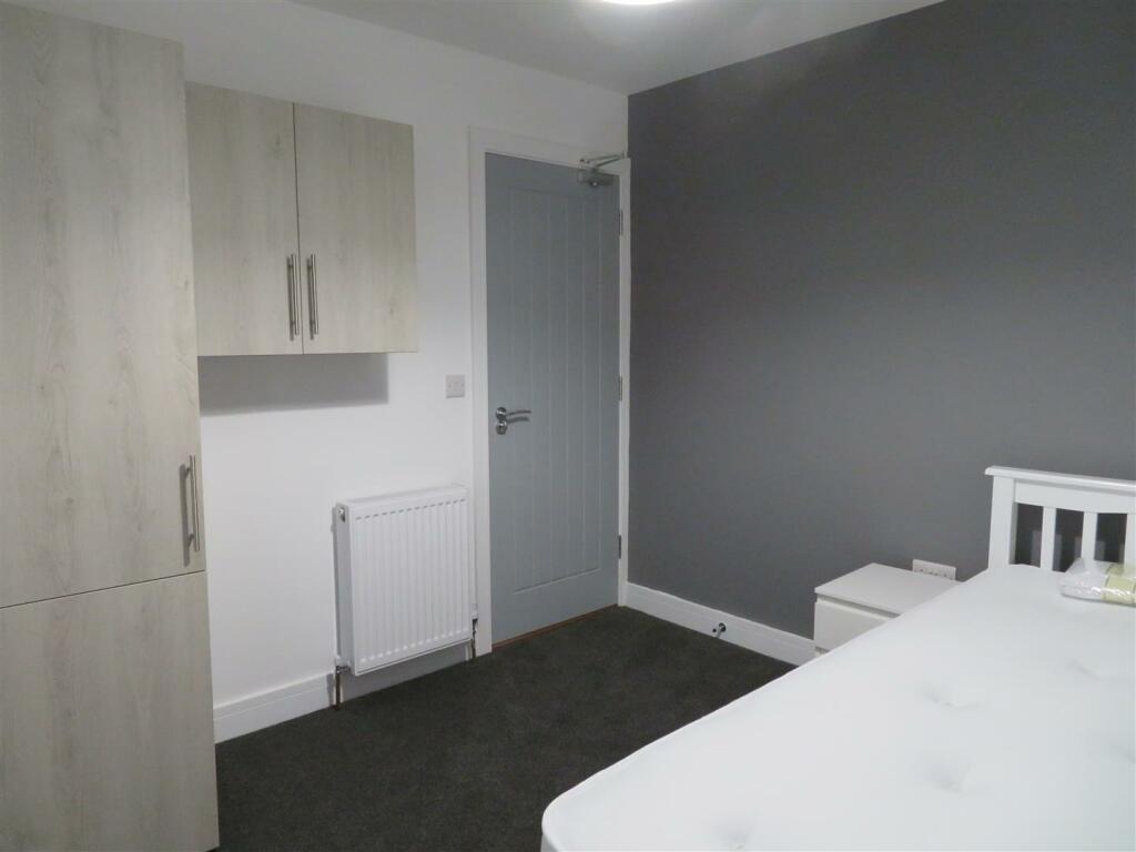 59 Manners Bed3a.JPG