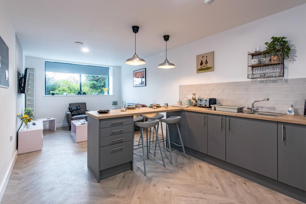 Student Digs - Broad