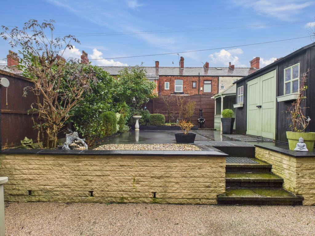 CAM03729G0-PR0197-STILL021