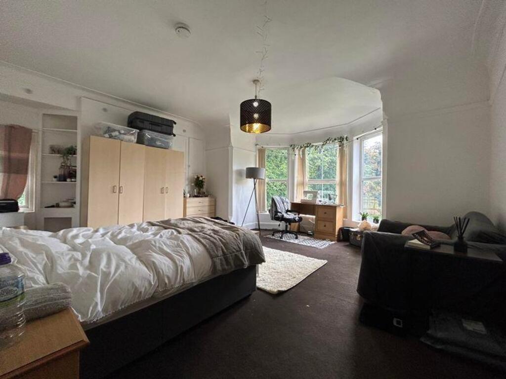A spacious and bright large double bedroom with...