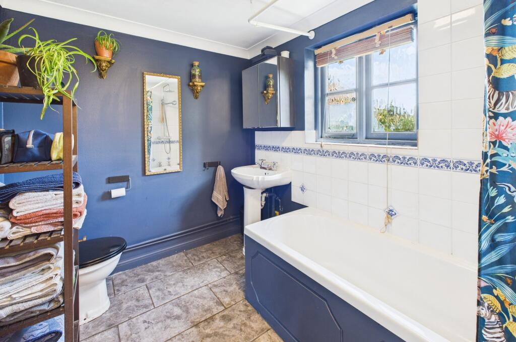 CAM02519G0-PR0311-STILL021