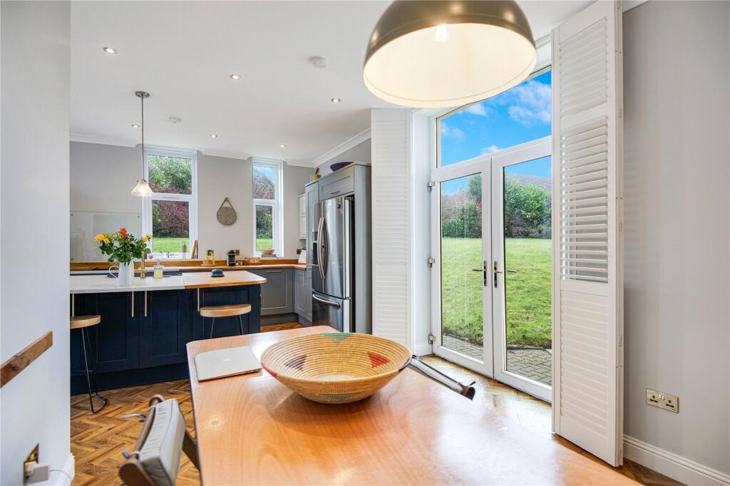 Kitchen/Dining Area