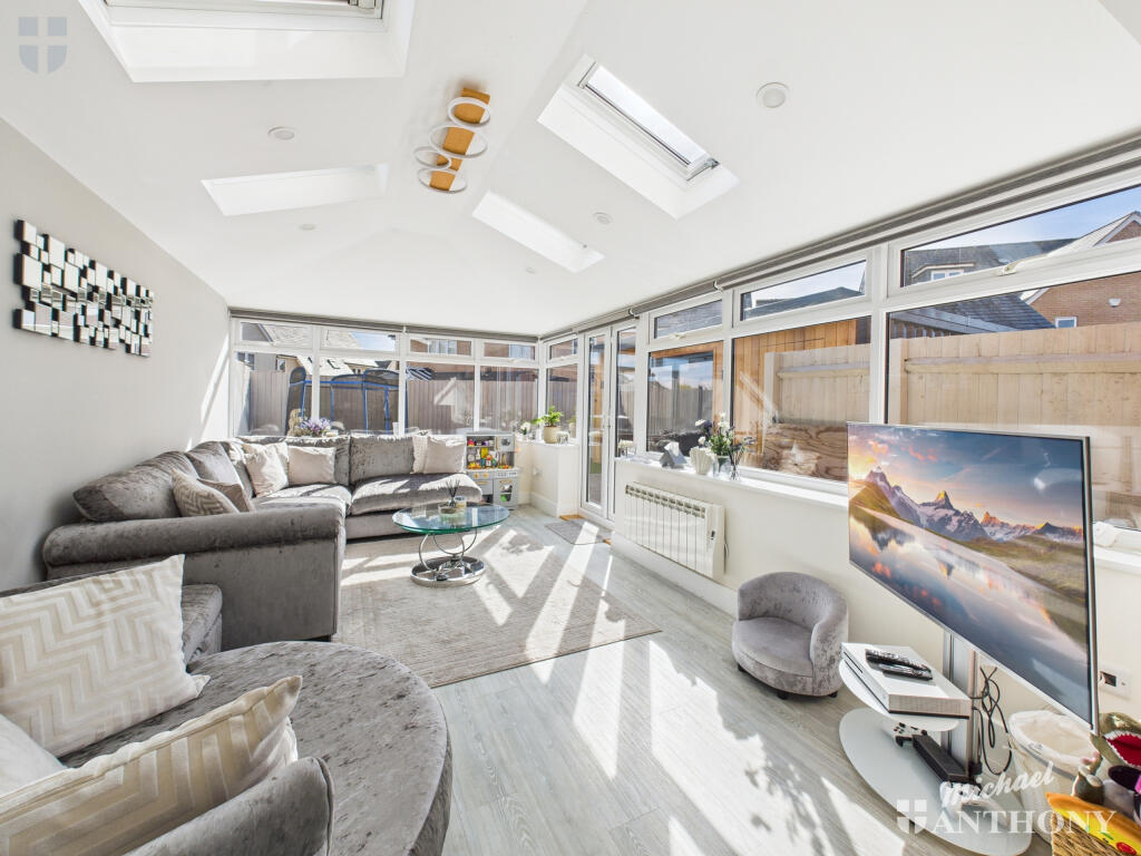 CAM03852G0-PR0432-STILL007