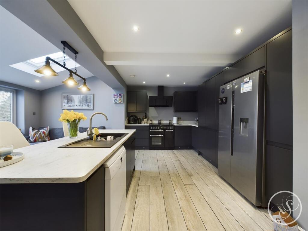 KITCHEN/DINER/FAMILY ROOM