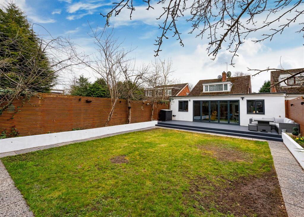 21 Walnut Drive-garden2.jpg