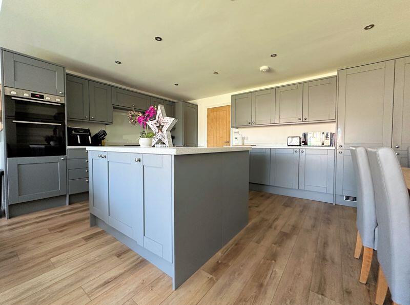 Kitchen/Dining Area