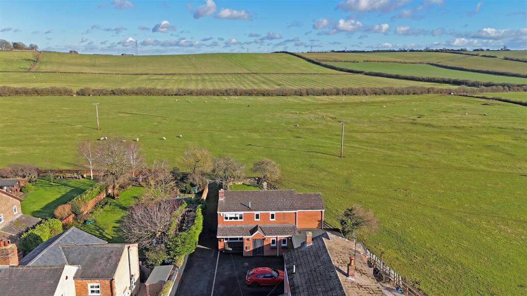 Main Street, Sutton Bassett