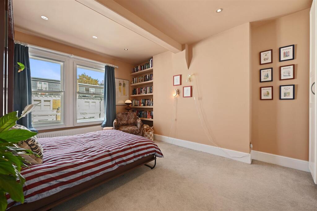 Sinclair Gardens - BedroomB3