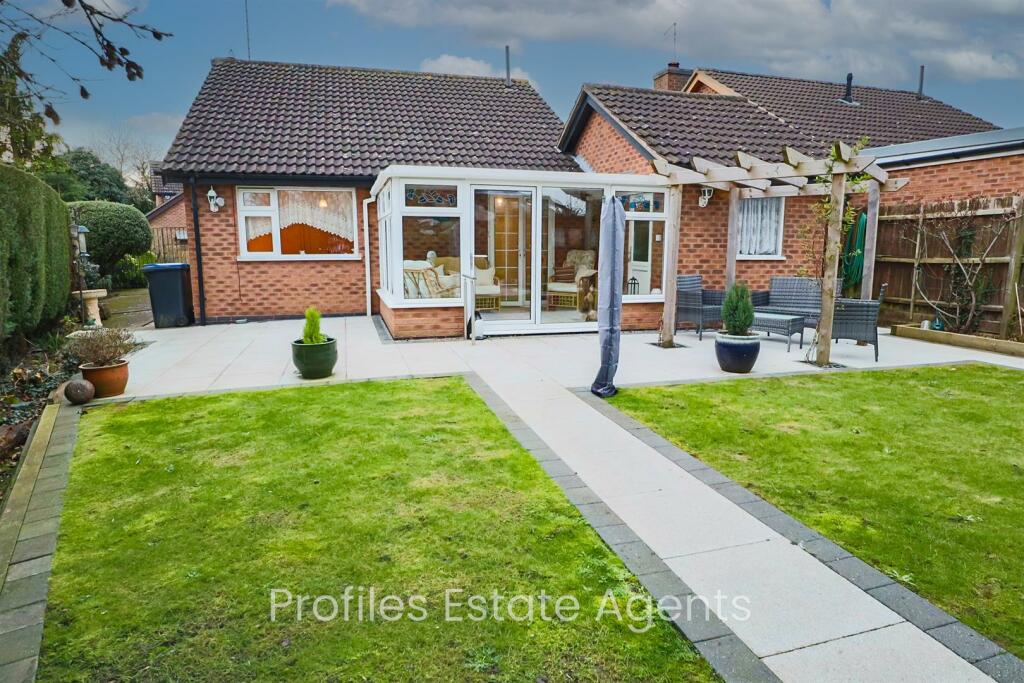 Enclosed pictureques rear garden.