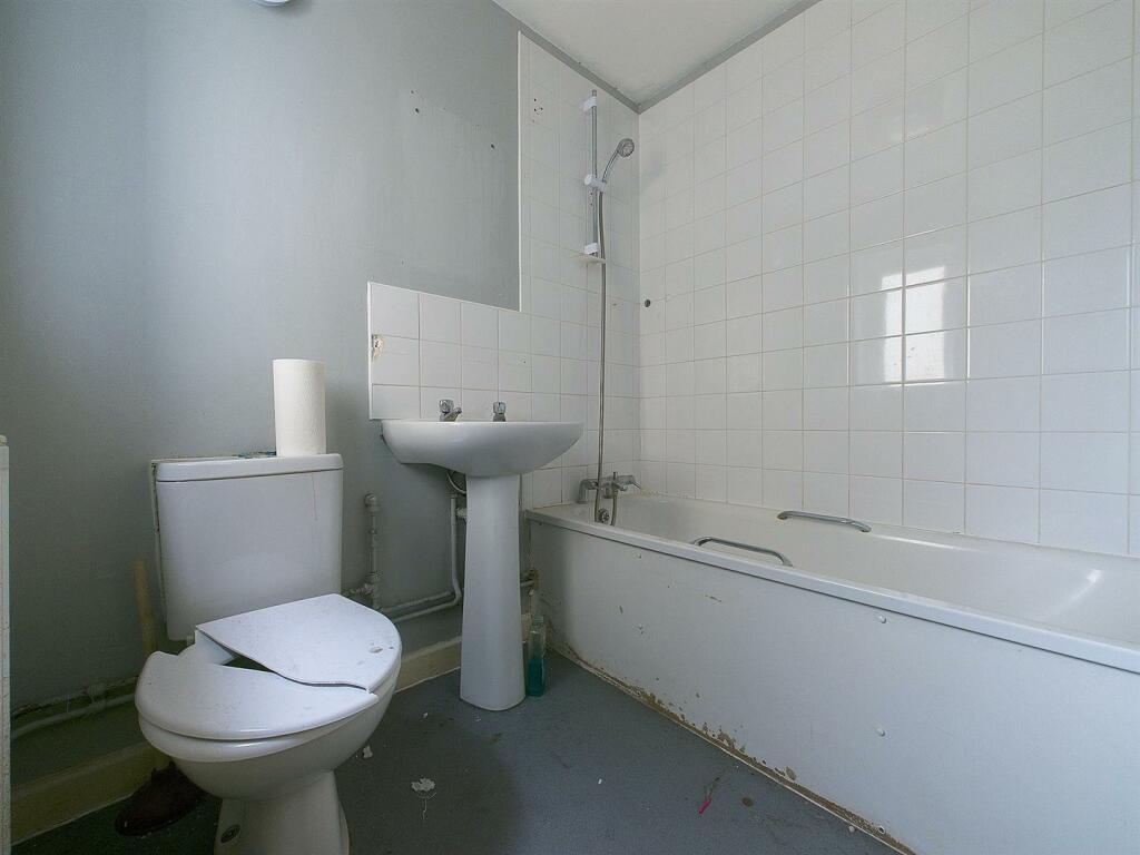 6 - 2 X 2-Bed Maisonette In Montpelier.jpg