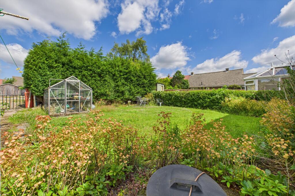 CAM04201G0-PR0096-STILL015