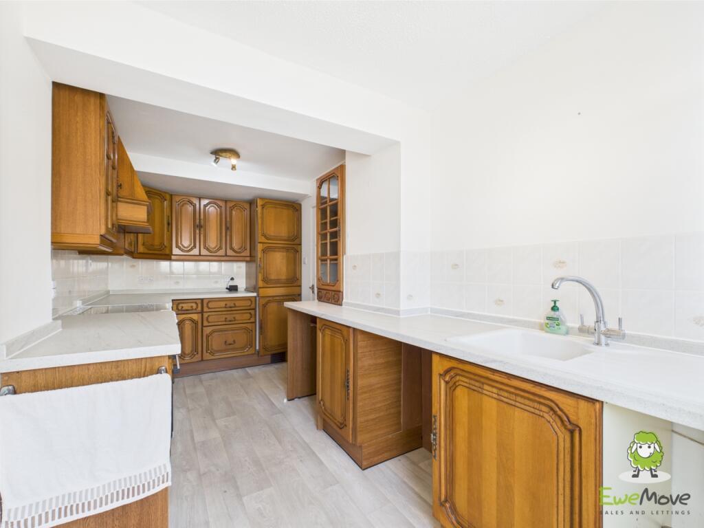 EweMove Basingstoke Estate Agents 22 Fabian Close