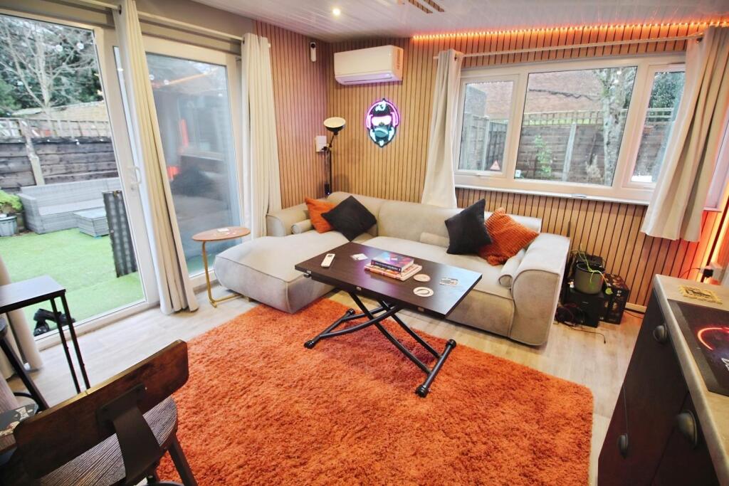 Annexe Living Room 1.JPG