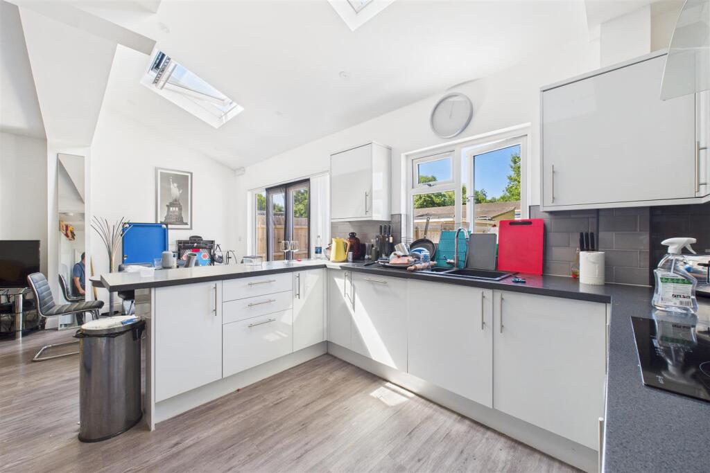 46 Frome Valley Road, Frenchay, Bristol BS16 1HE |