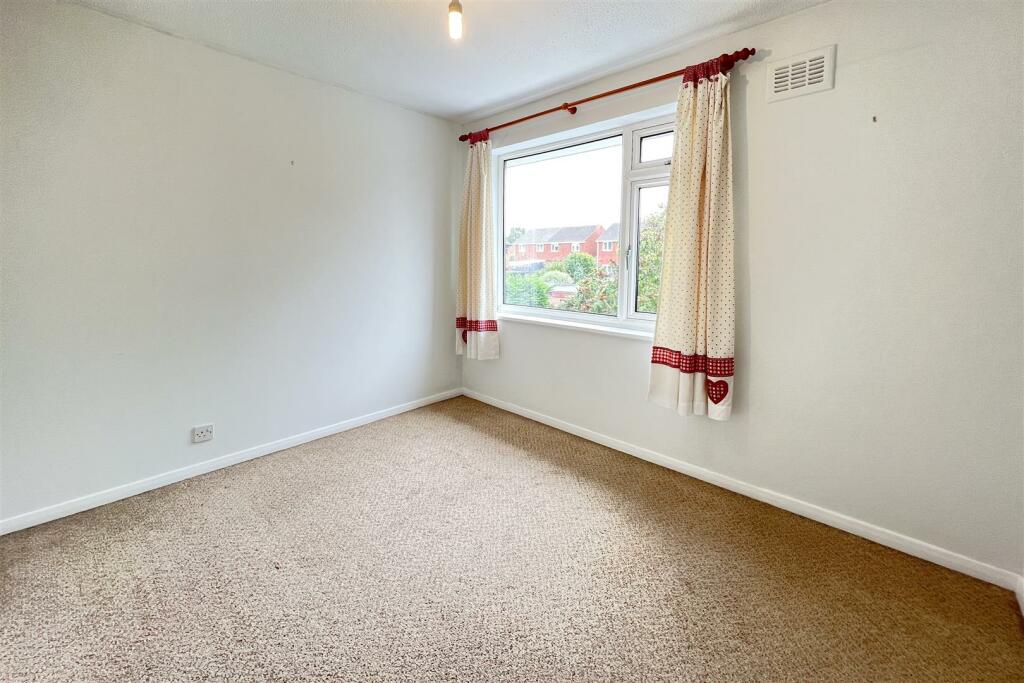 Bedroom 2.JPG