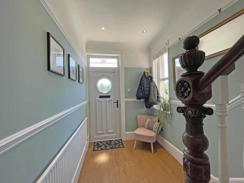 Eggbuckland Road 115 Entrance Hall 1.jpg