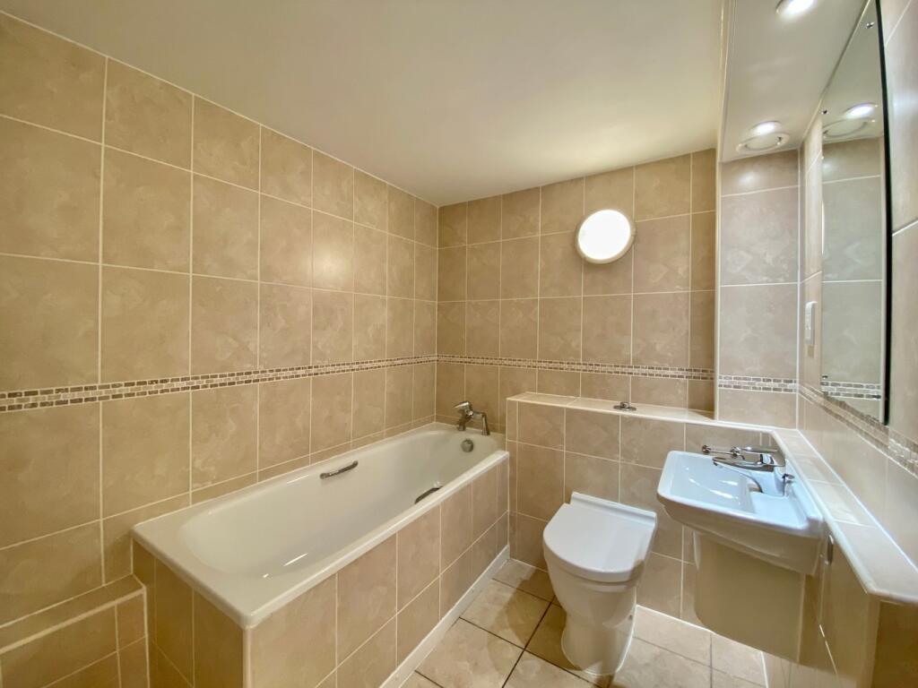 The Albany - bathroom