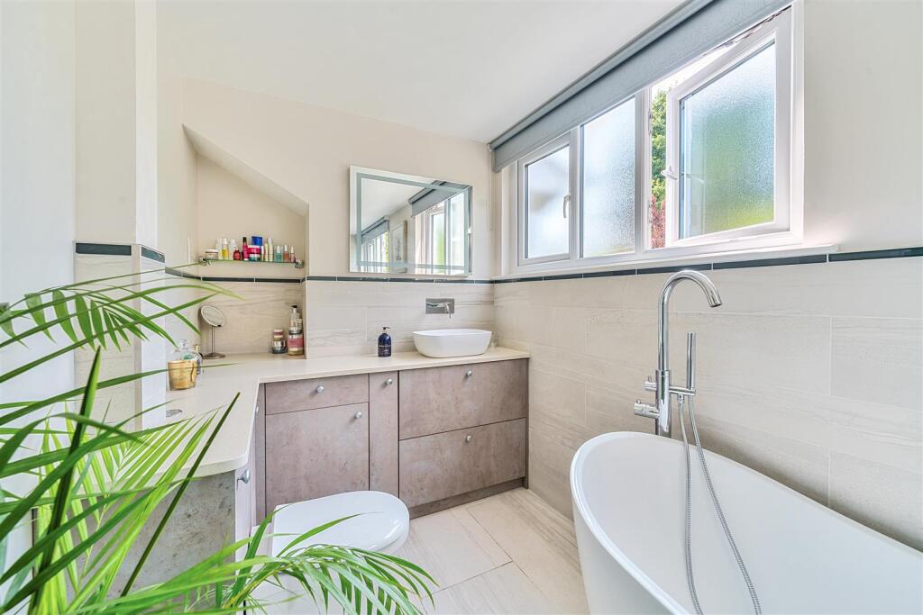 Spinney Bed1 Ensuite...jpg