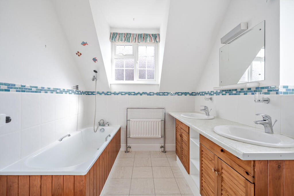 Master En Suite Bathroom