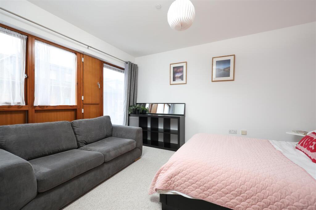 16 Wellesley Mews 8.JPG