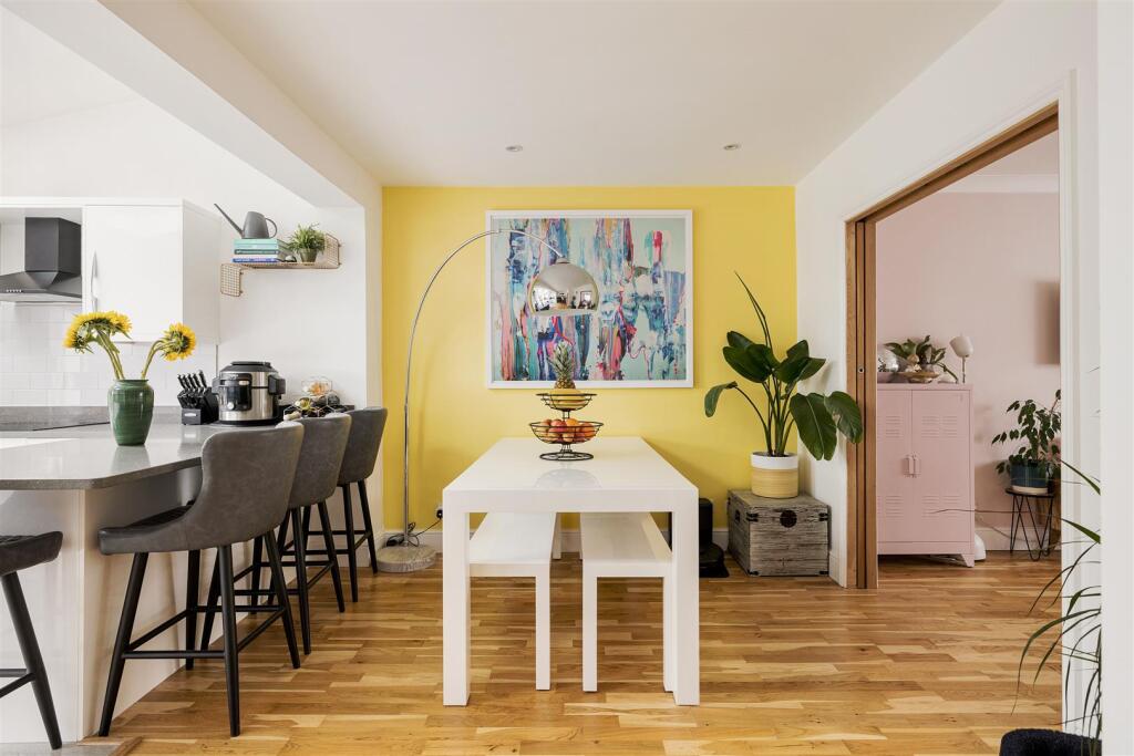 Southern Drive, IG10