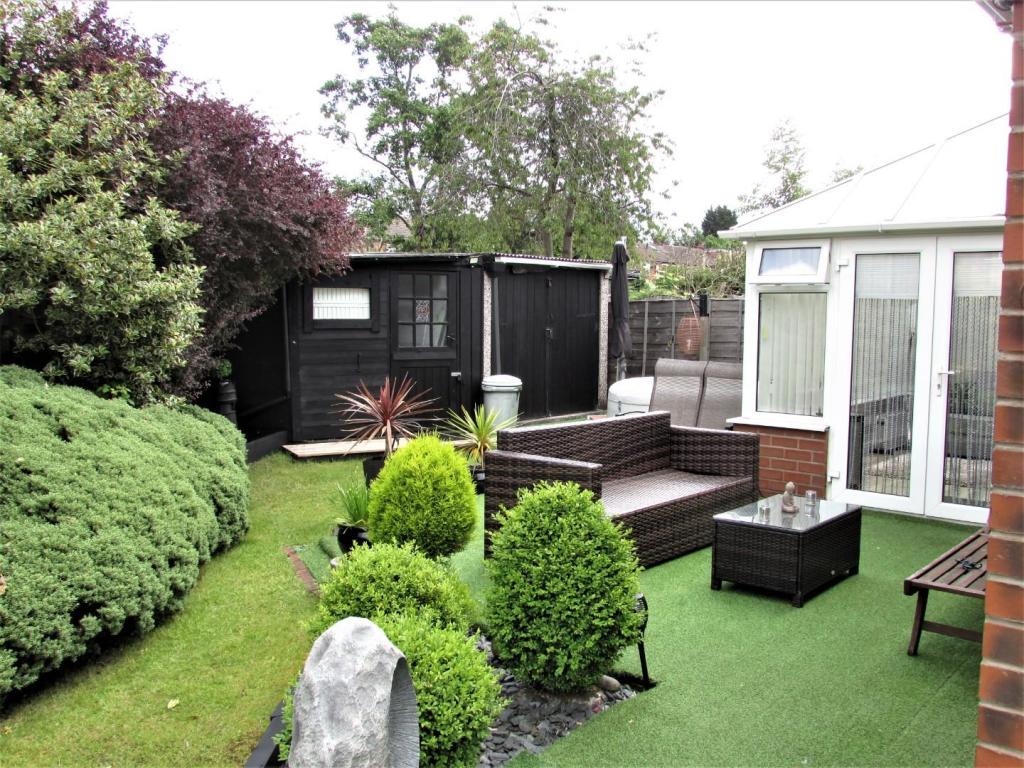 NormanSt19gdn1.JPG