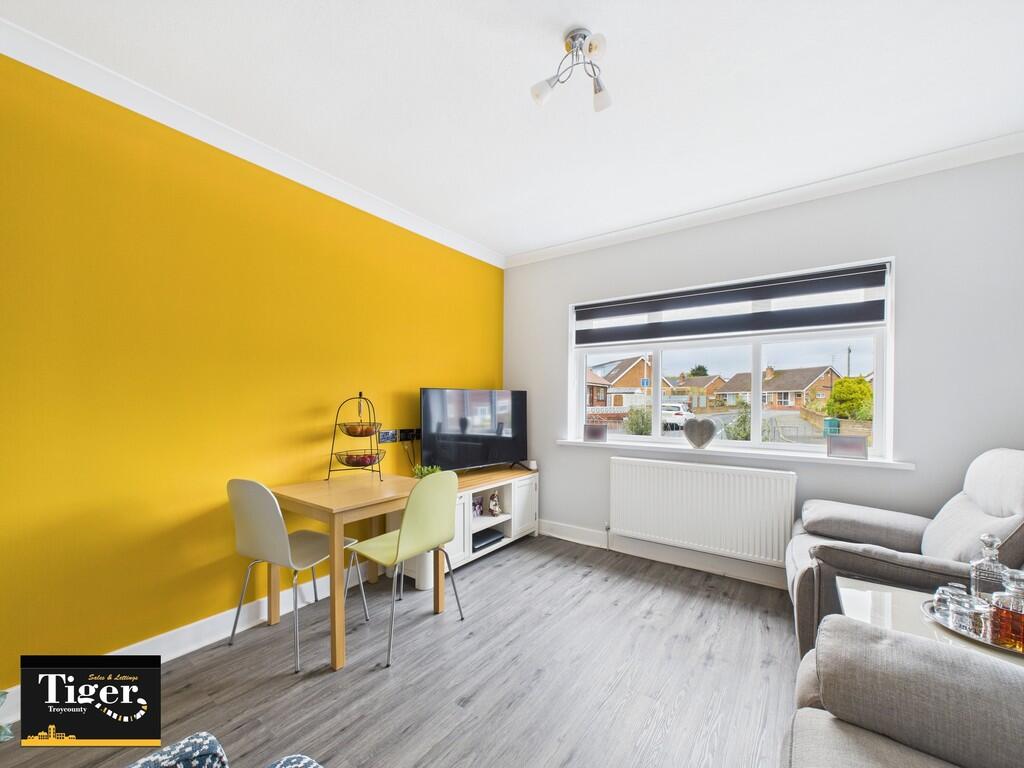 CAM02176G0-PR0552...