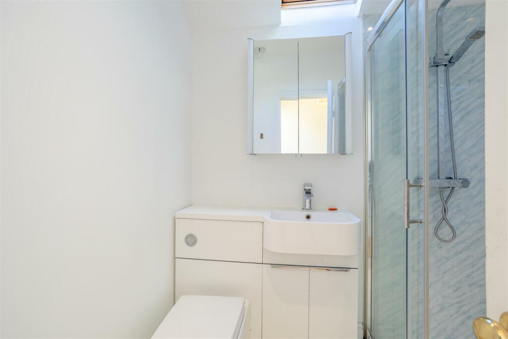 Bathroom 1 MR42.jpg