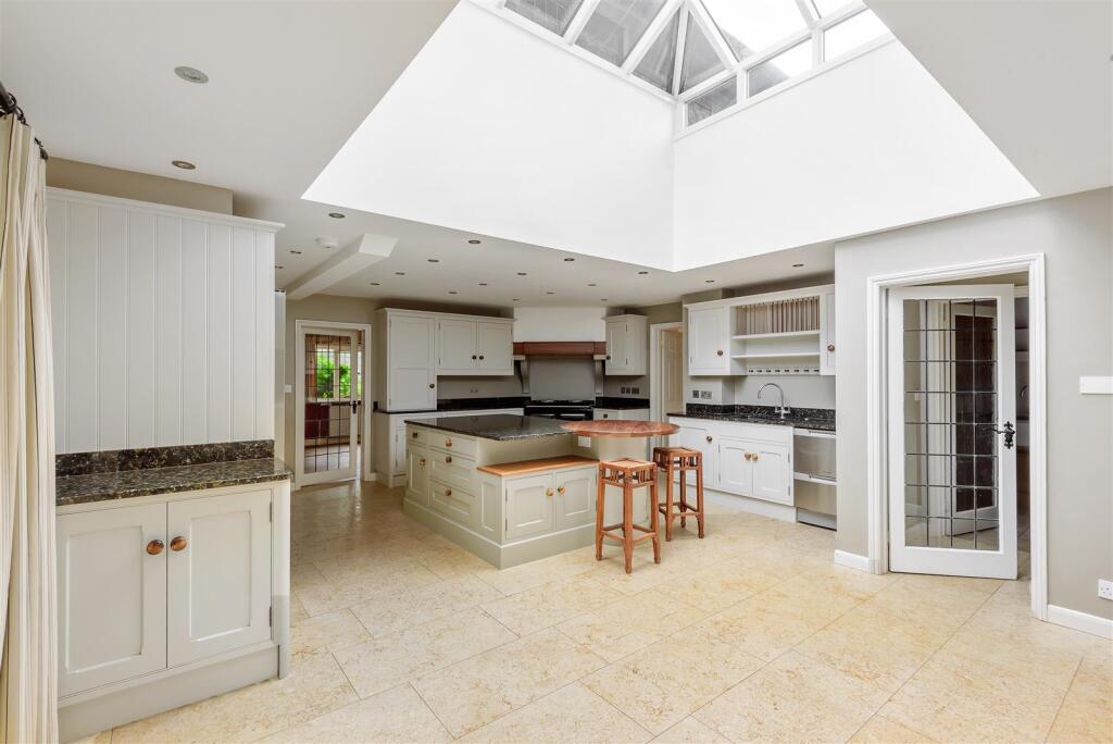 Kitchen breakfast room p.jpg