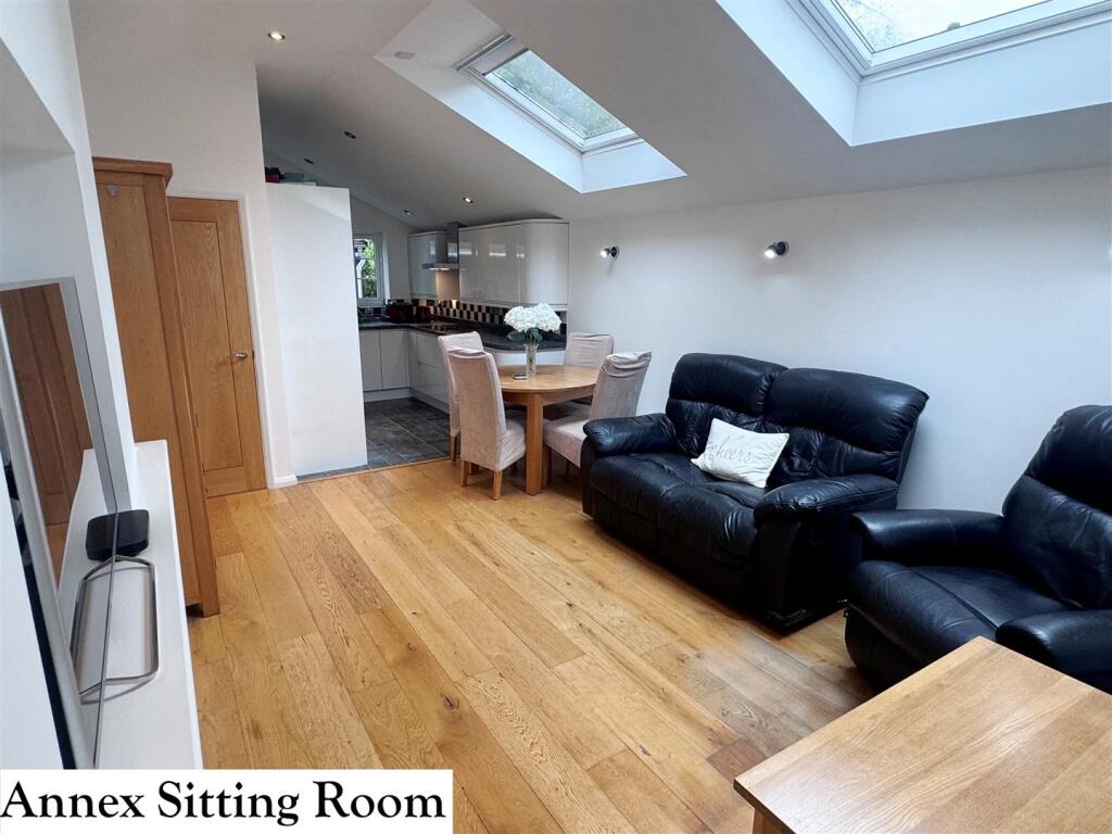 Annexe Living Area 1.1.JPG