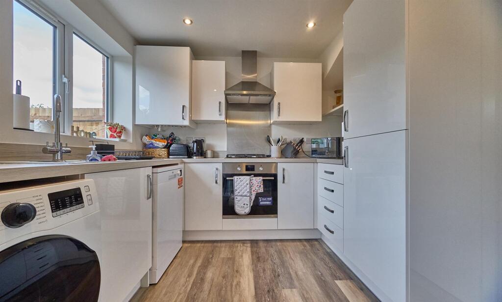 KITCHEN DINER TO REAR