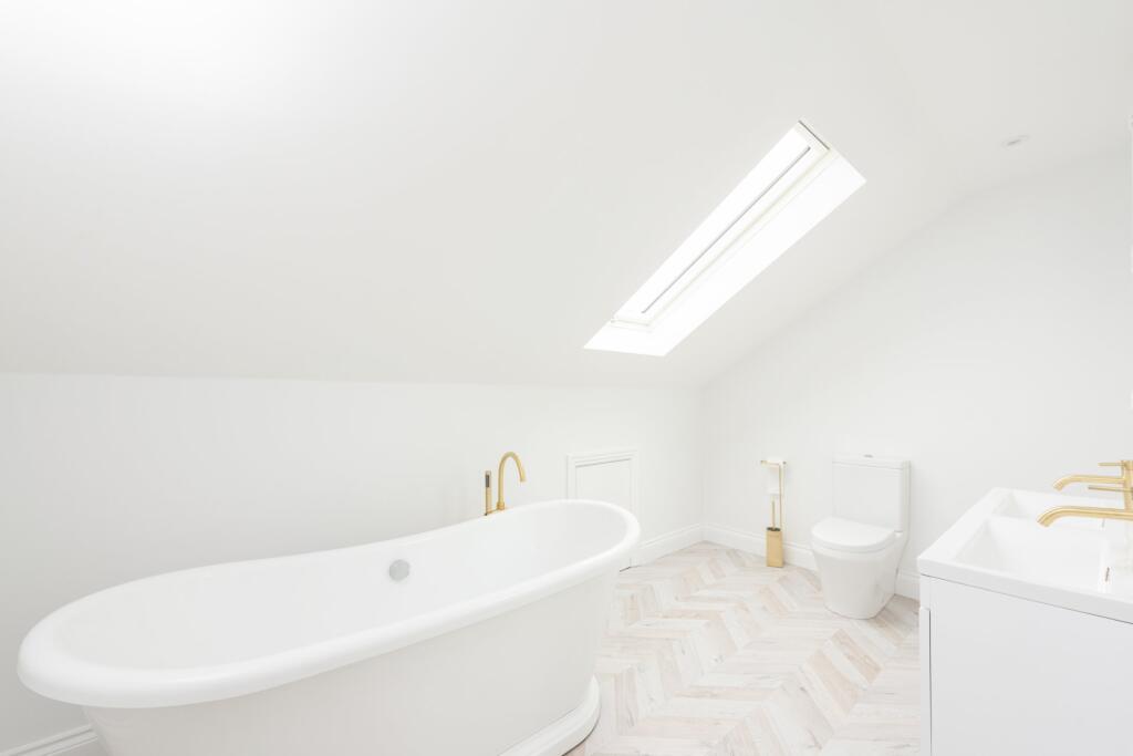 Second Floor Bathroo