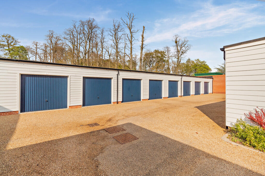 8643938-exterior2...