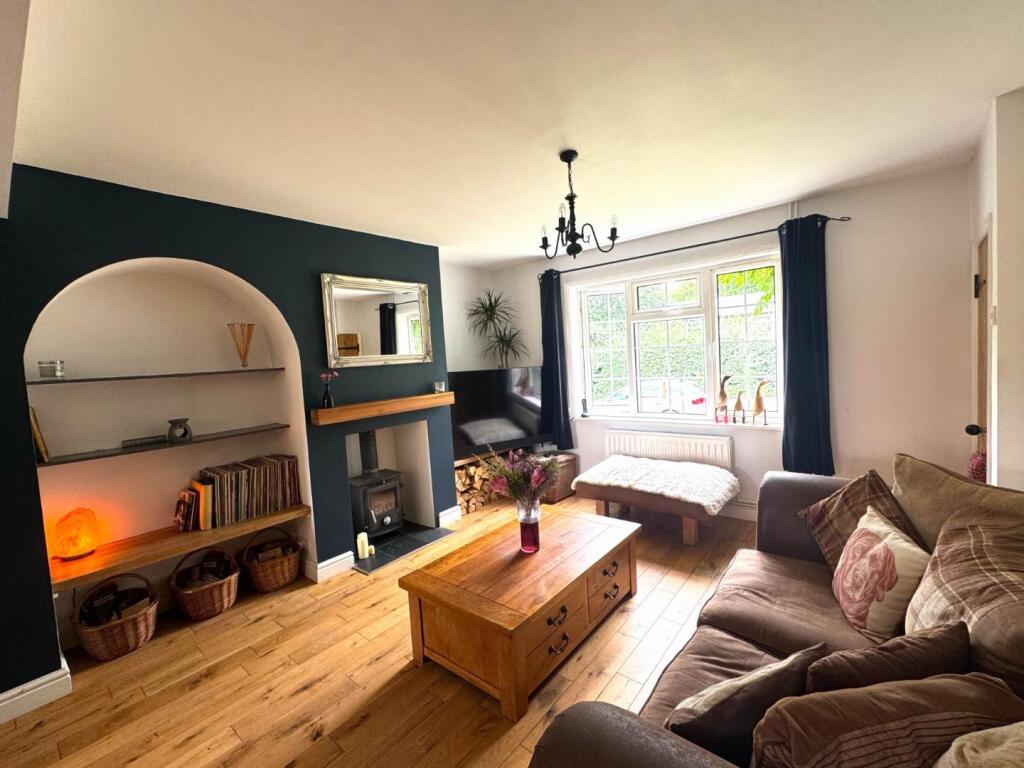 Sitting room/Dining room